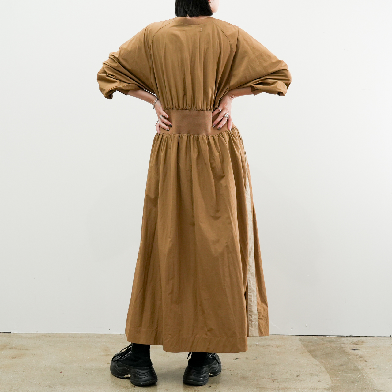 サイドライン刺繍ナイロンワンピース(R25313) - 画像 (5)