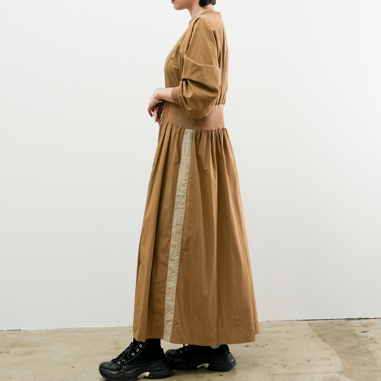 サイドライン刺繍ナイロンワンピース(R25313) - 画像 (4)