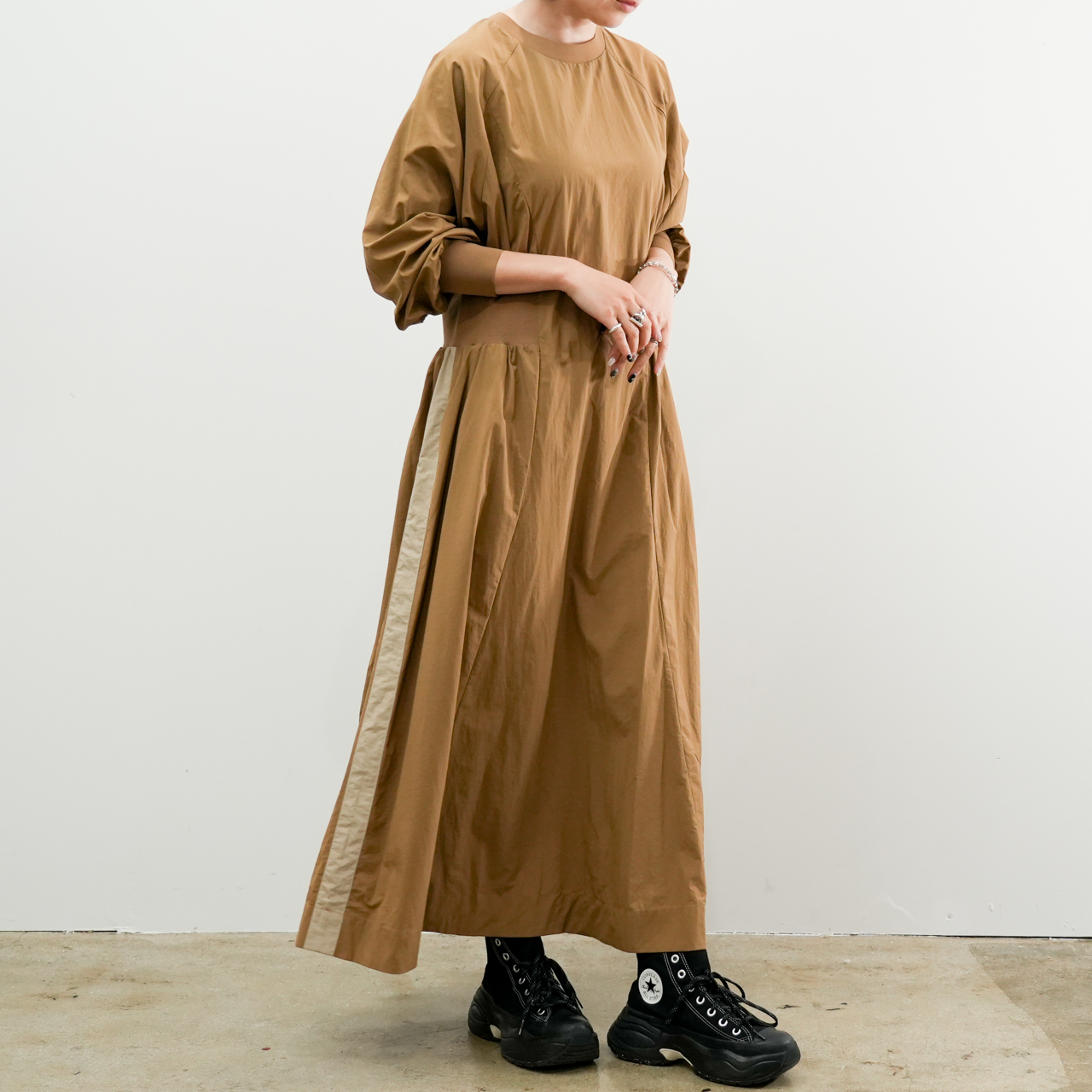 サイドライン刺繍ナイロンワンピース(R25313) - 画像 (3)