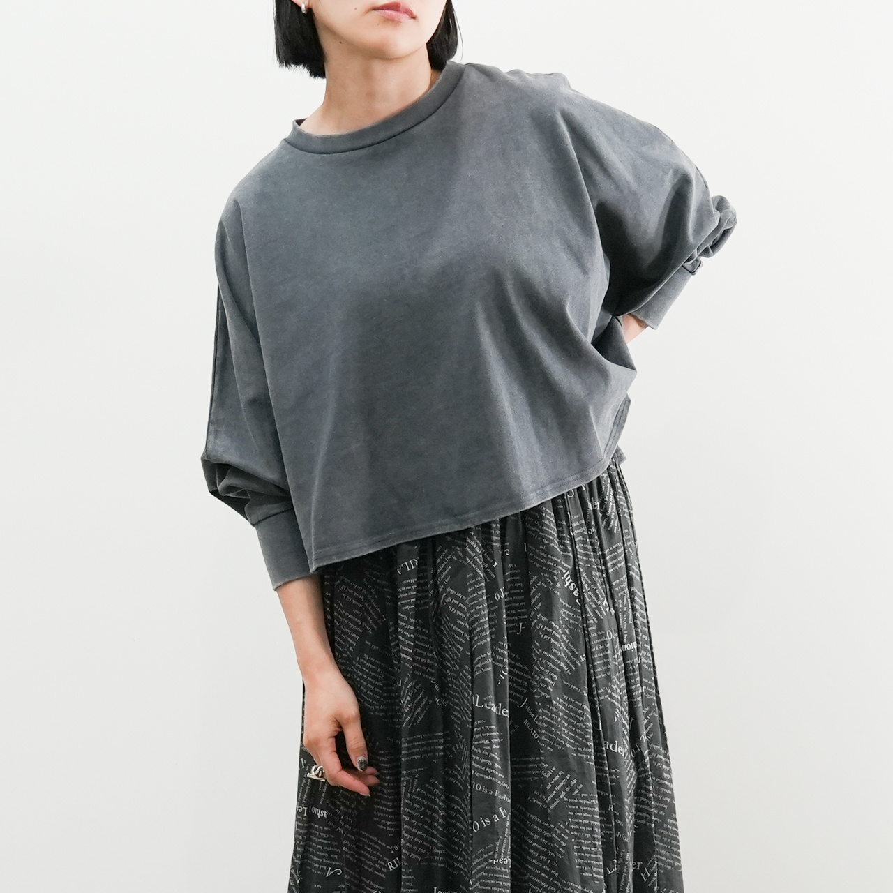 ピグメント加工クロップド丈ドルマンプルオーバー(R25398) - 画像 (7)